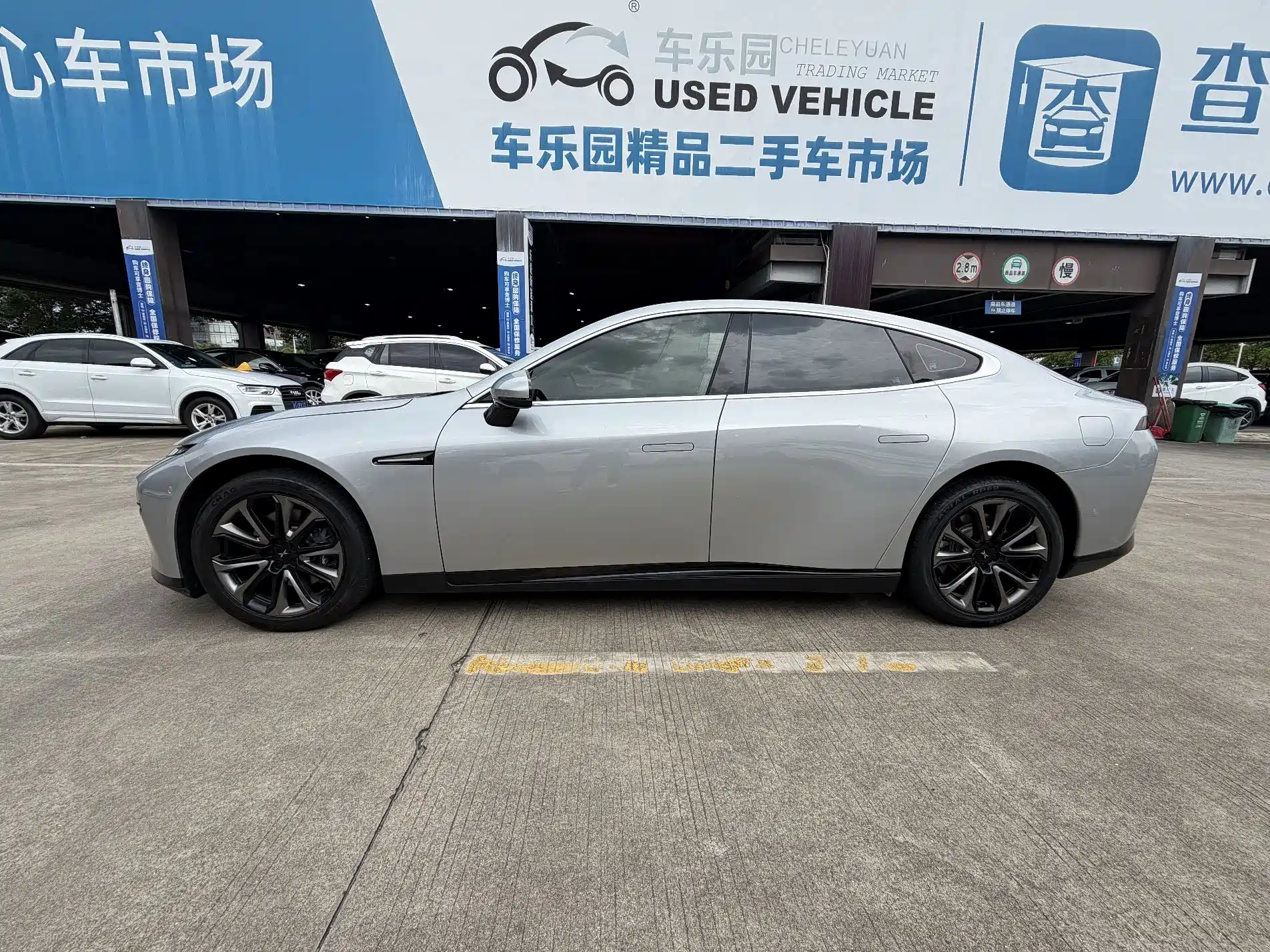 Фото 2 - XPeng P7