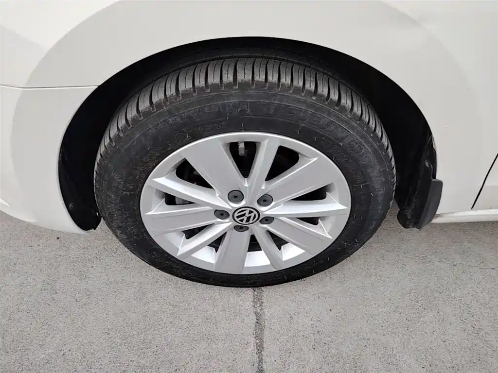 Volkswagen Jetta 2015 1.6L Manual Comfort фото 23