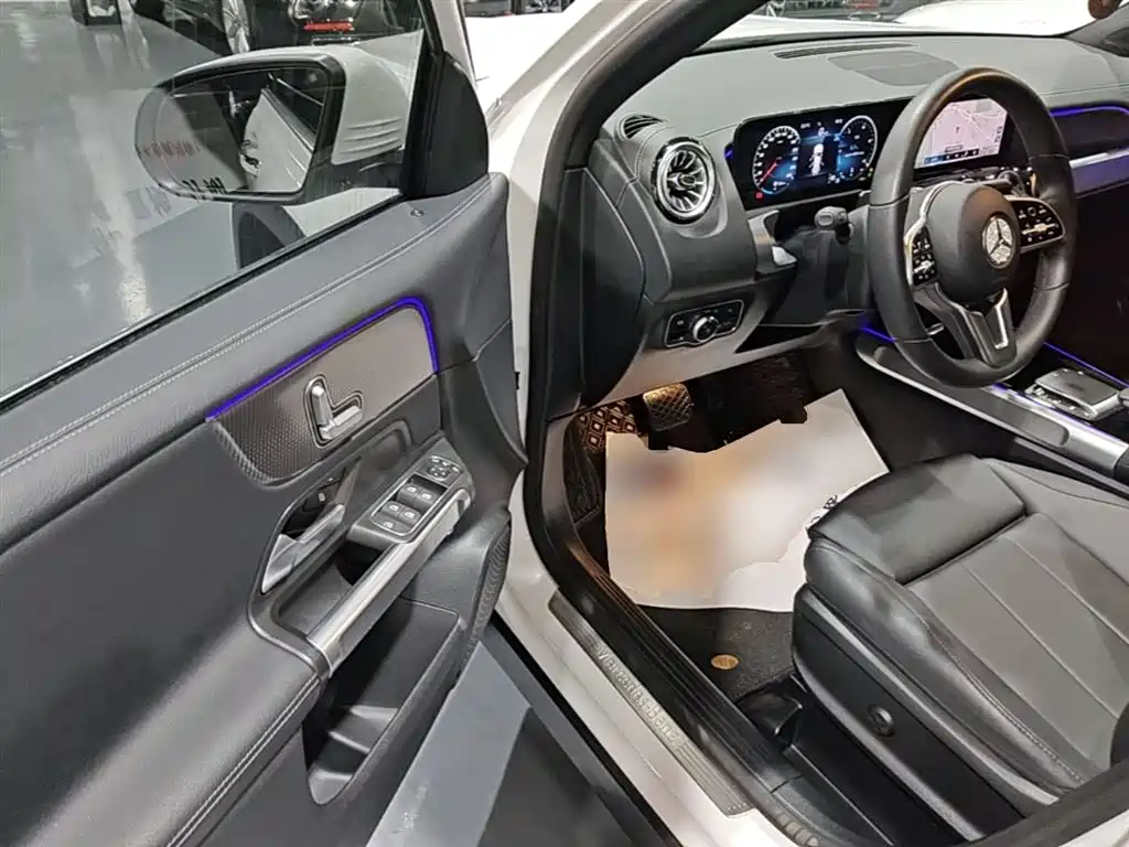 MERCEDES-BENZ GLB