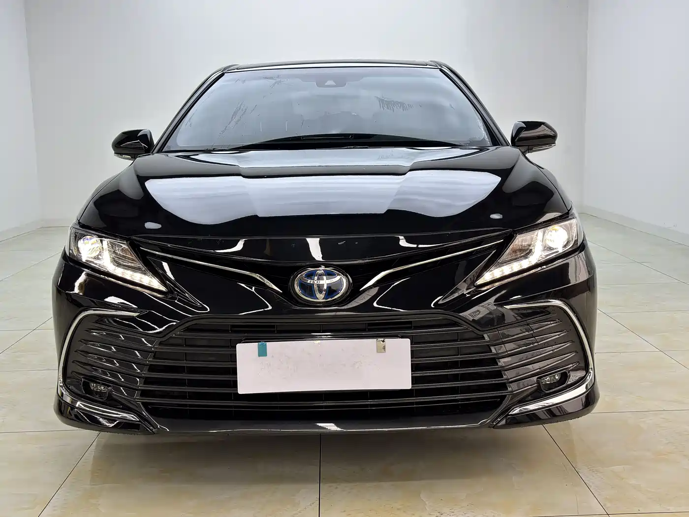 Toyota Camry 2023 Hybrid 2.5HGVP Leading Edition фото 2