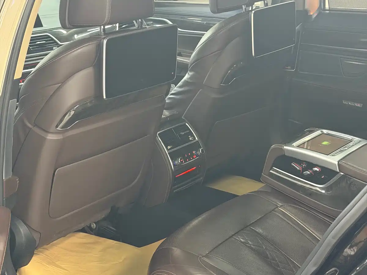 BMW 7 Series 2016 730Li Luxury фото 11