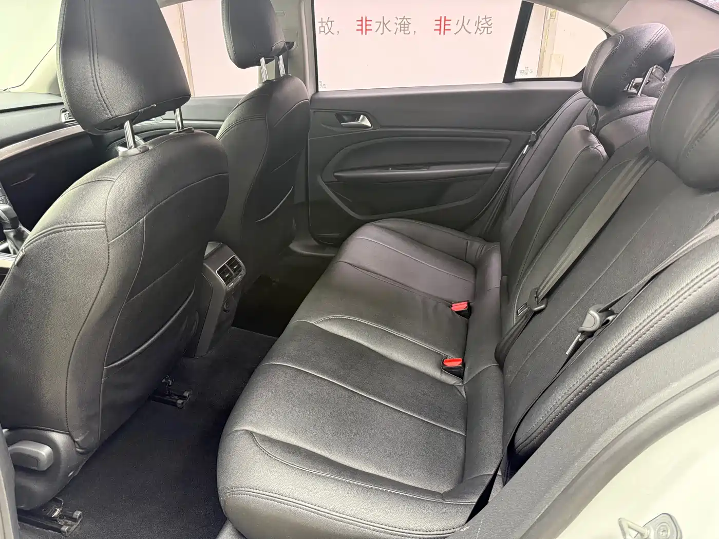 Peugeot 408 2015 Model 1.2T Automatic Luxury Edition фото 13