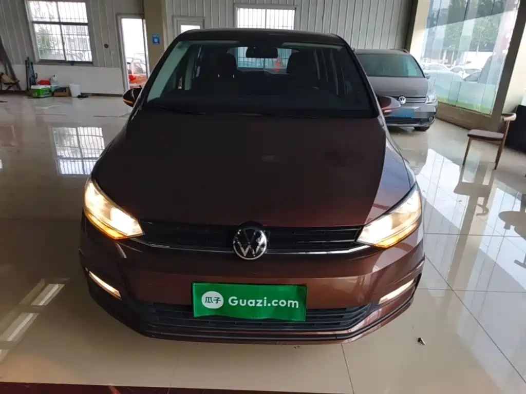 Volkswagen Touran 2016 Touran L 280TSI DSG Trendline фото 3