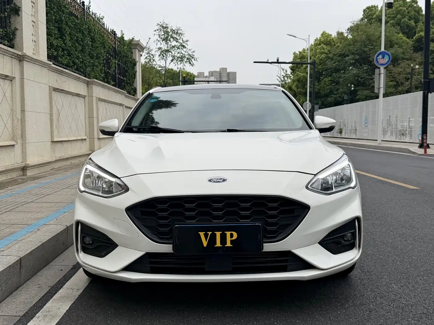 FORD FOX