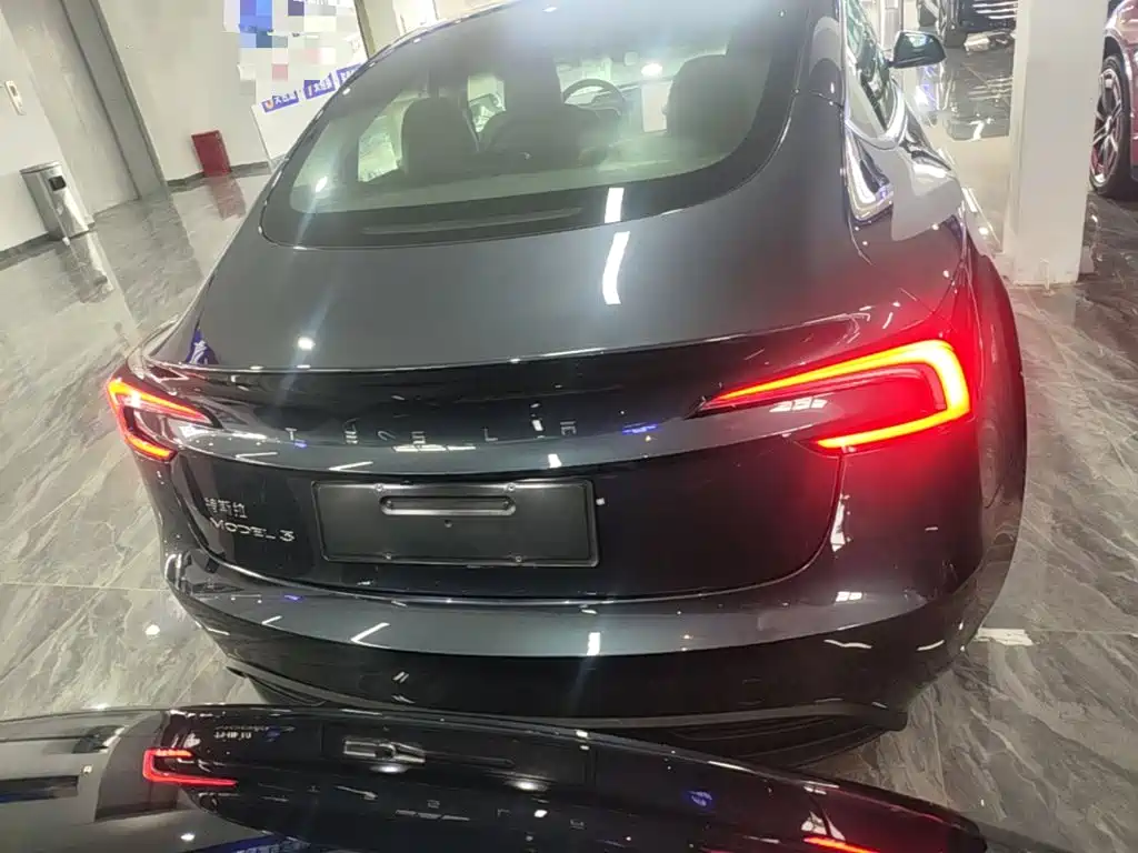 Фото 6 - Tesla Model 3
