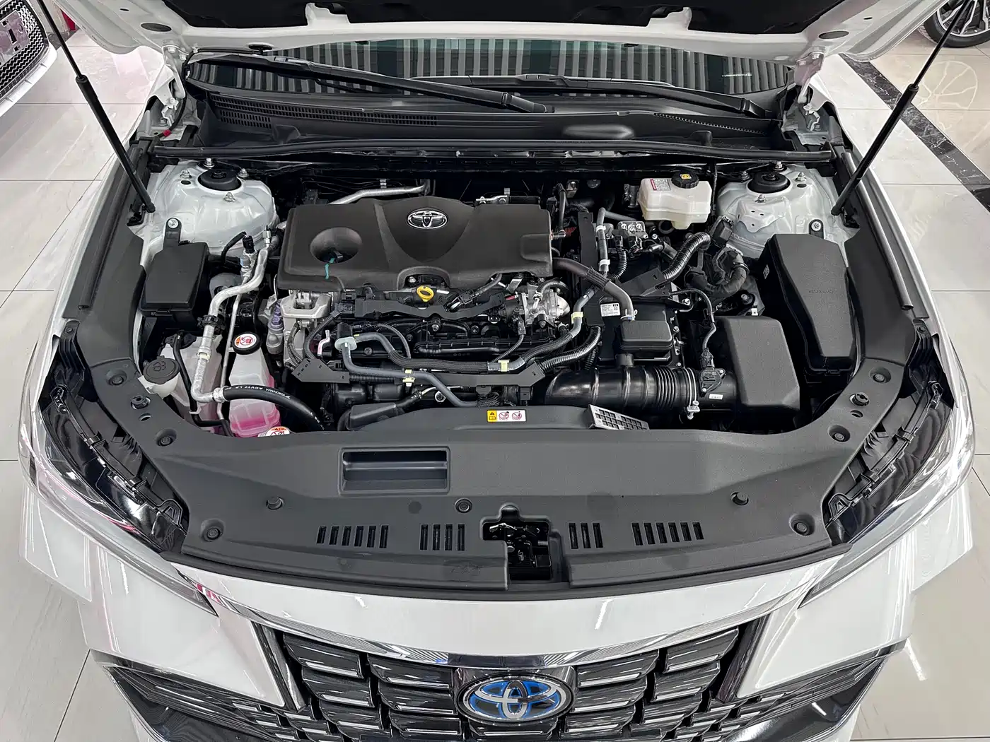 Toyota Avalon 2023 Hybrid 2.5L Luxury Edition фото 9
