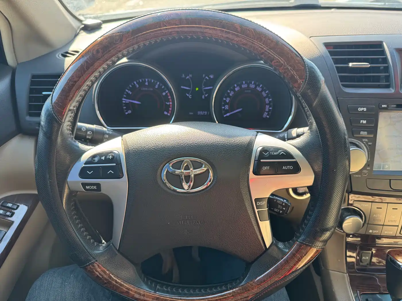 Toyota Highlander 2012 2.7L 2WD 7-Seater Luxury Edition фото 9