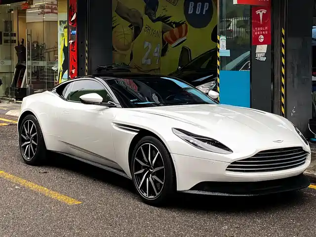 ASTON MARTIN DB11 2022