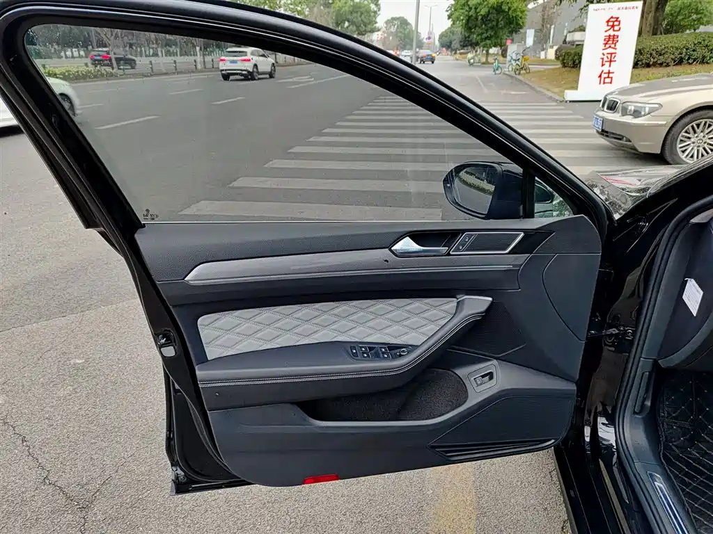 Volkswagen Magotan 2023 2 Million Units Anniversary Edition 330TSI DSG Leading Type фото 6