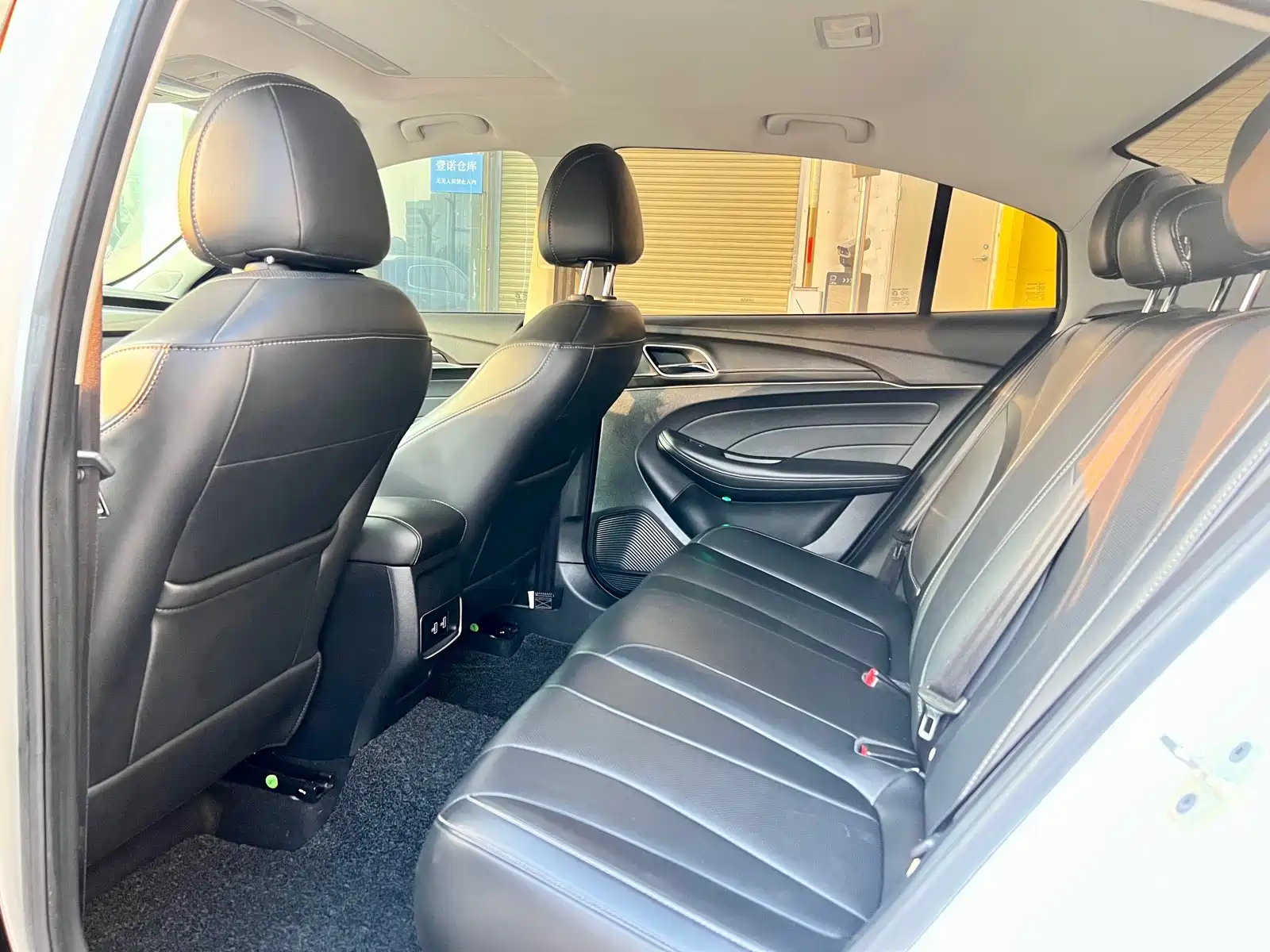 Фото 5 - Roewe i5