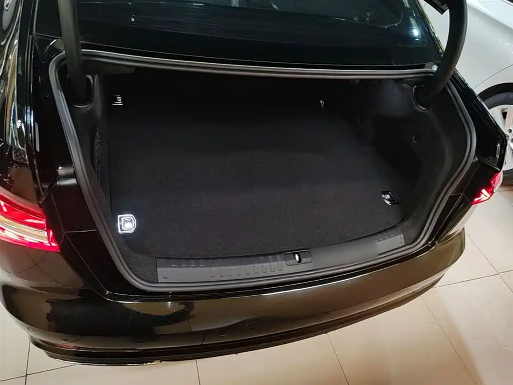 Photo 19 - Audi A6L New Energy
