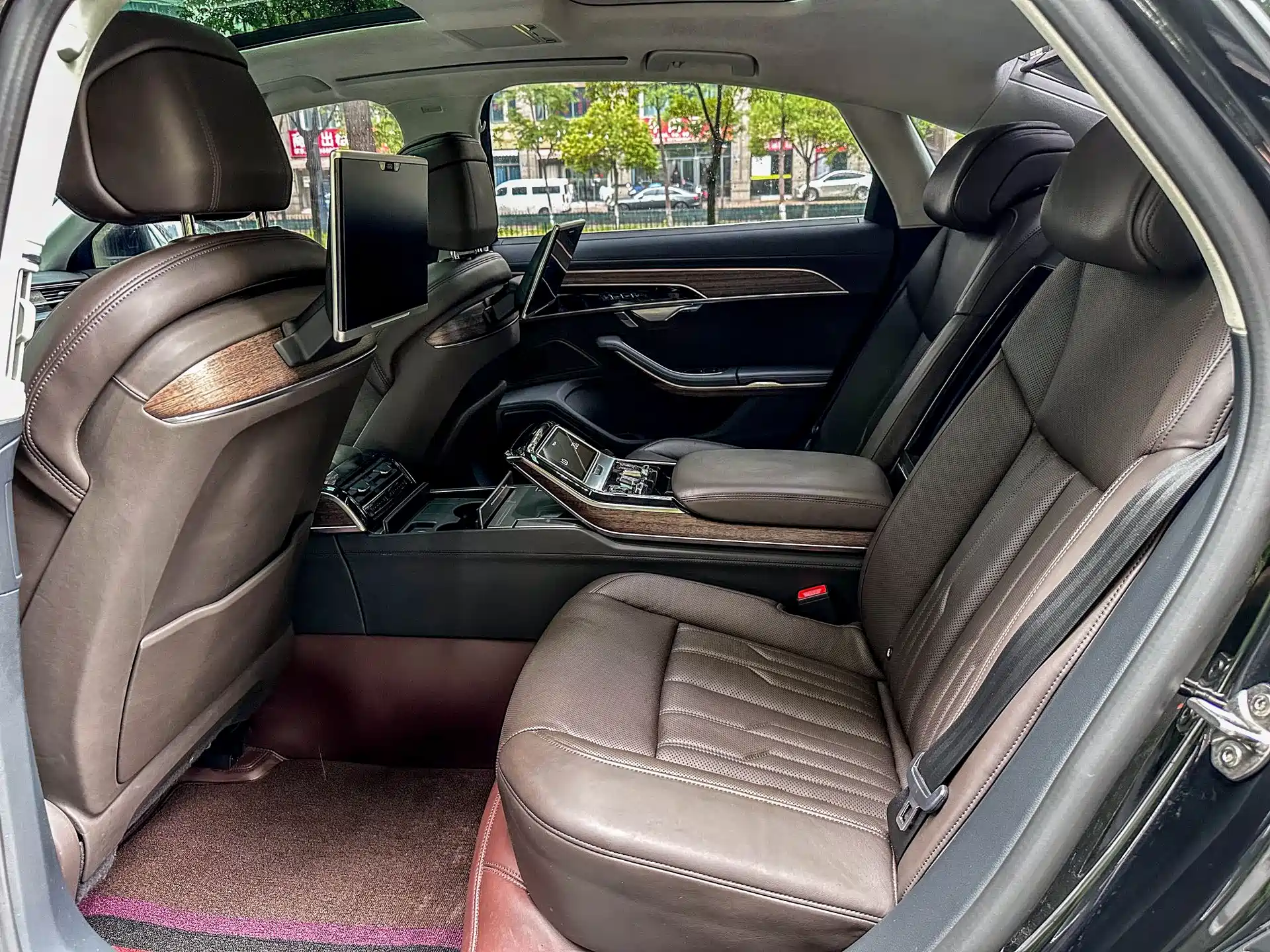 Фото 15 - Audi A8
