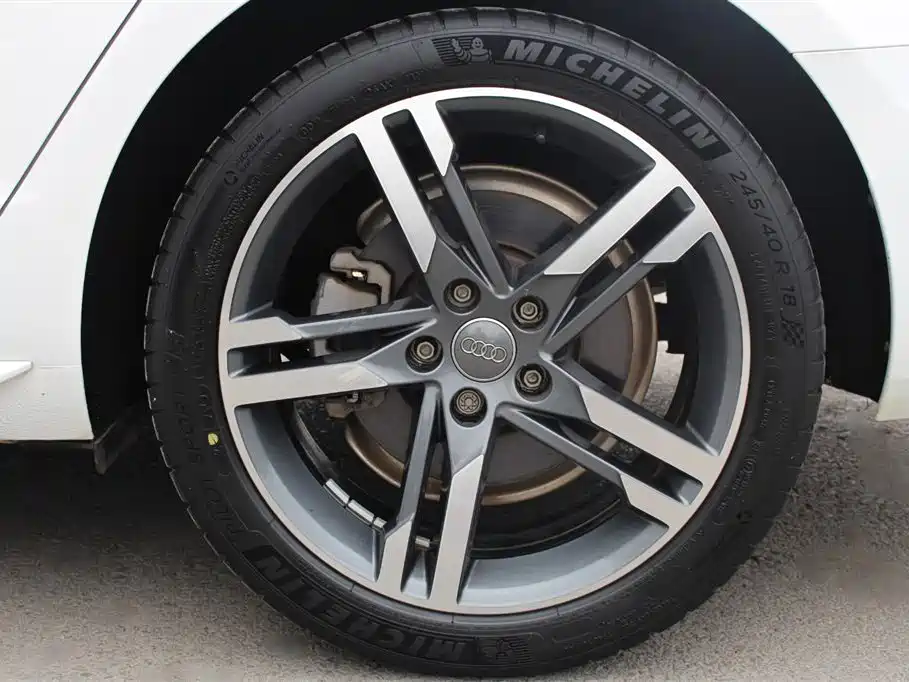 Audi A4L 2020 40 TFSI Luxury Dynamic фото 6