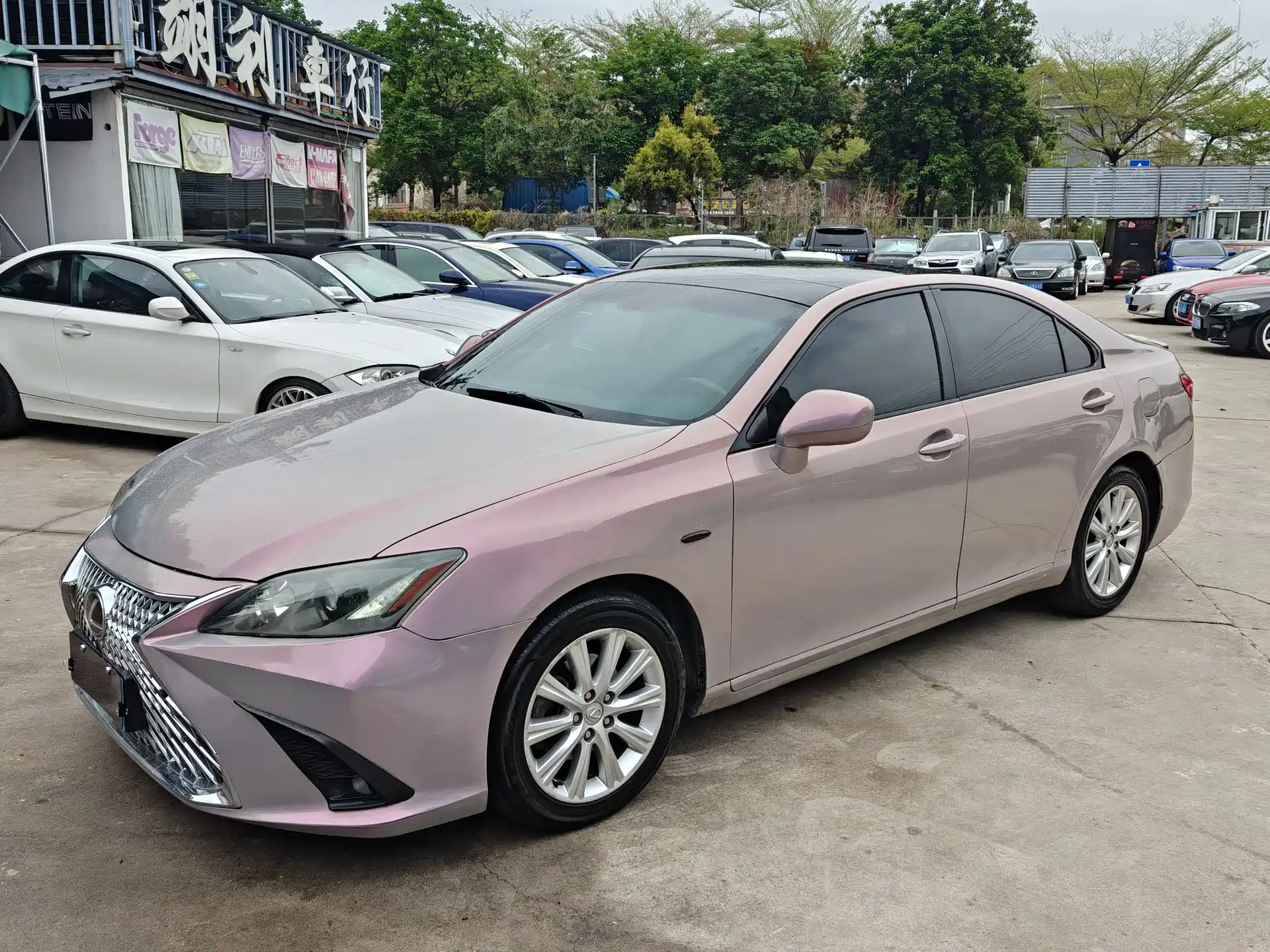 Фото 19 - Lexus ES