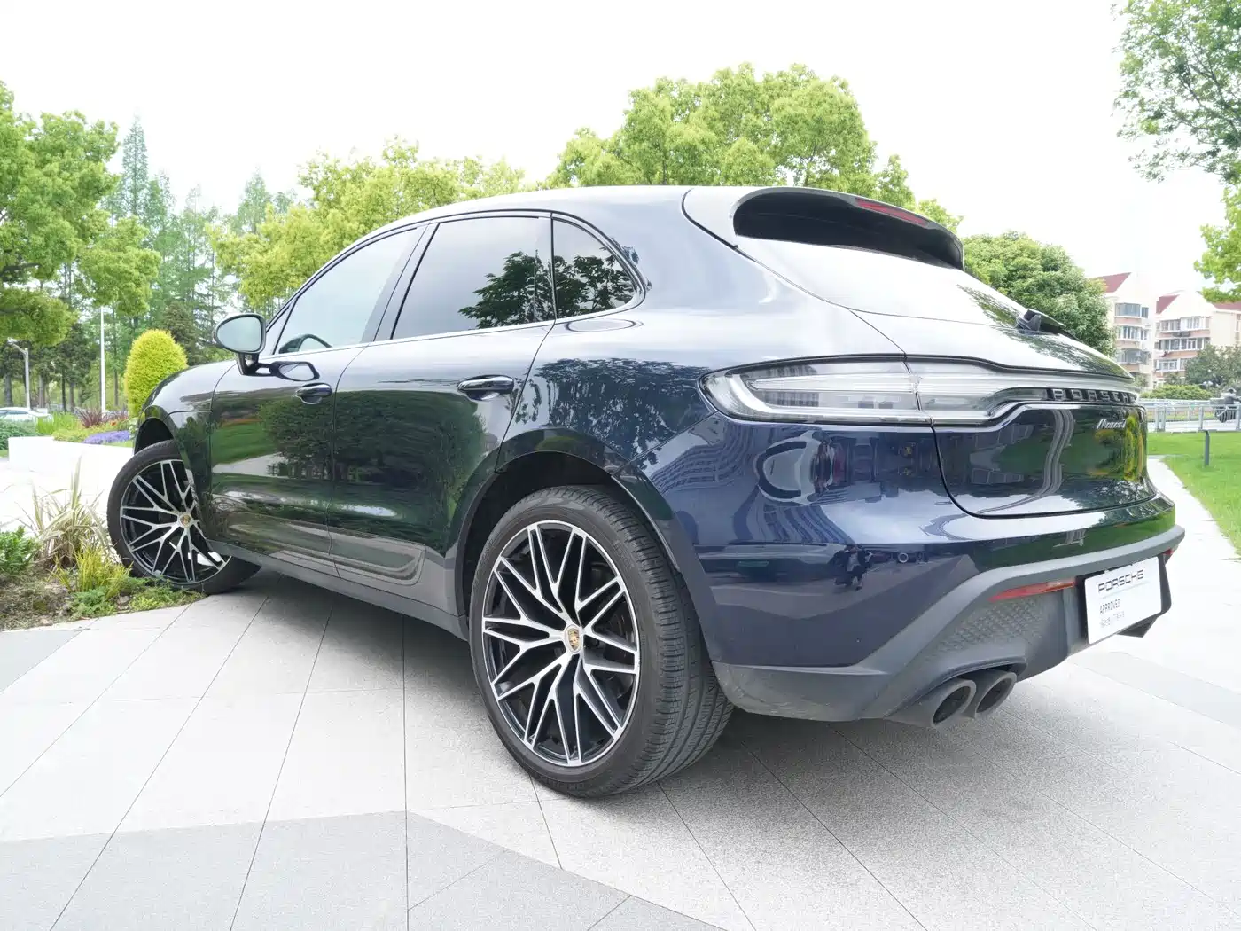PORSCHE MACAN