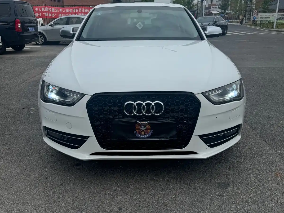 Фото 2 - Audi A4L