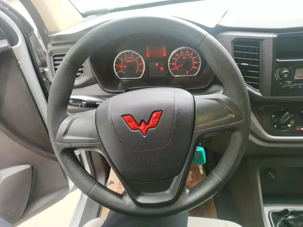 Wuling Motors Wuling Hongguang V 2025 2022 1.5L Power Take Edition Electric Power Steering LAR