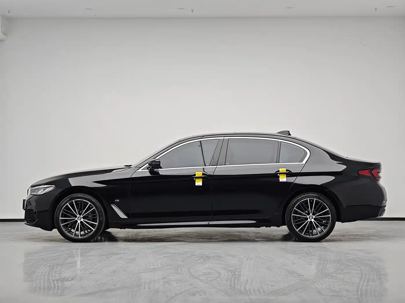 BMW 5 Series 2023 Facelift 530Li Leading M Sport Package фото 18