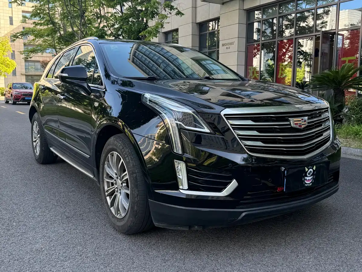 Photo 3 - Cadillac XT5