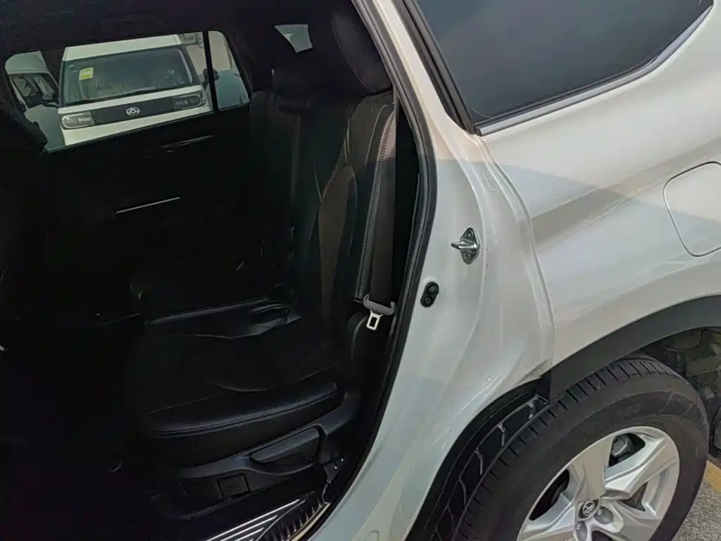 Photo 17 - Toyota Highlander