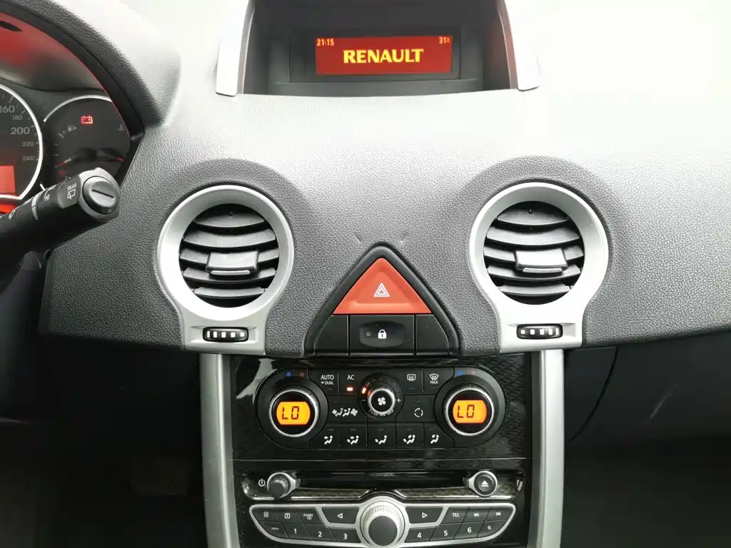 Renault Koleos (Import) 2010 2010 2.5L 4WD Comfort