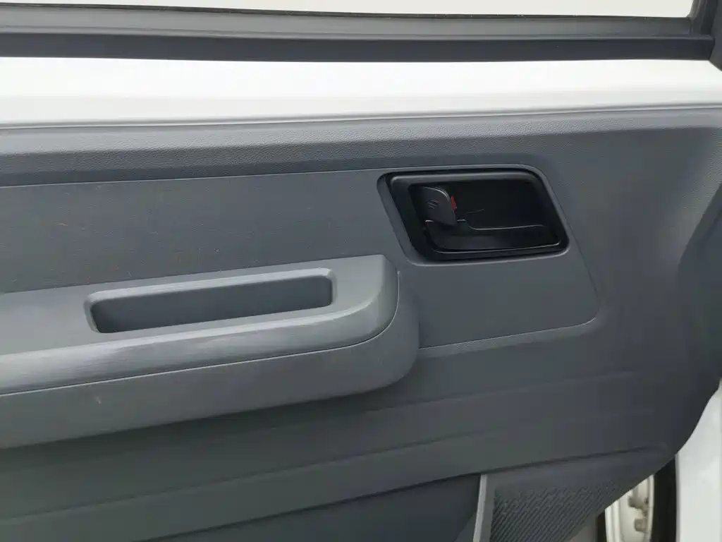 Wuling Motors Wuling Yangguang 2025 2024 300km Practical Enclosed Window Version 60kW