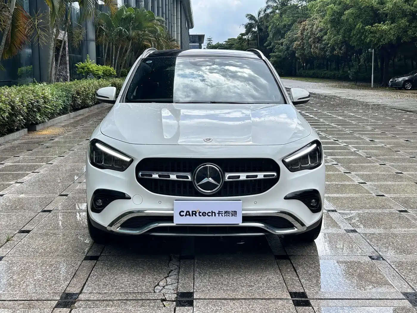 MERCEDES-BENZ GLA