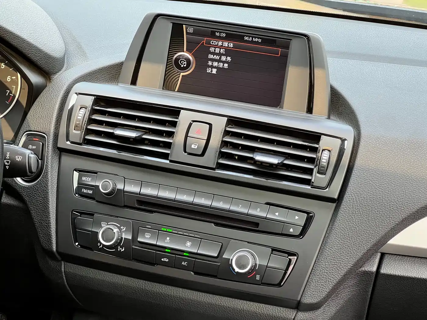 BMW 1 Series (Import) 2013 Facelift 116i Leading Model фото 14
