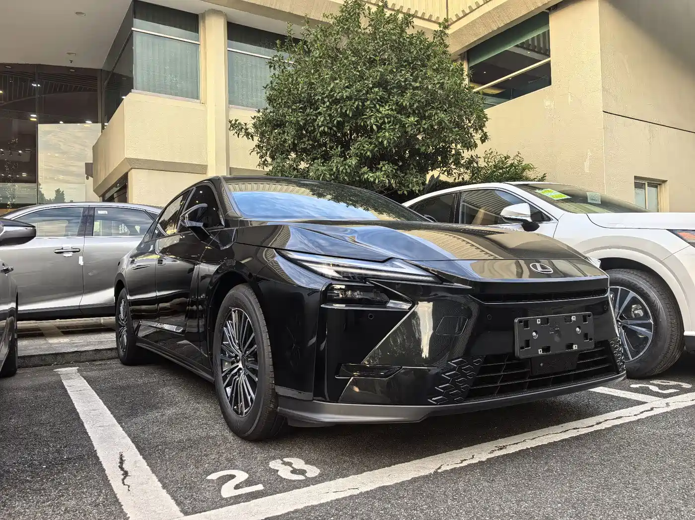 Lexus ES 2026 2025 Model 300h Base Version