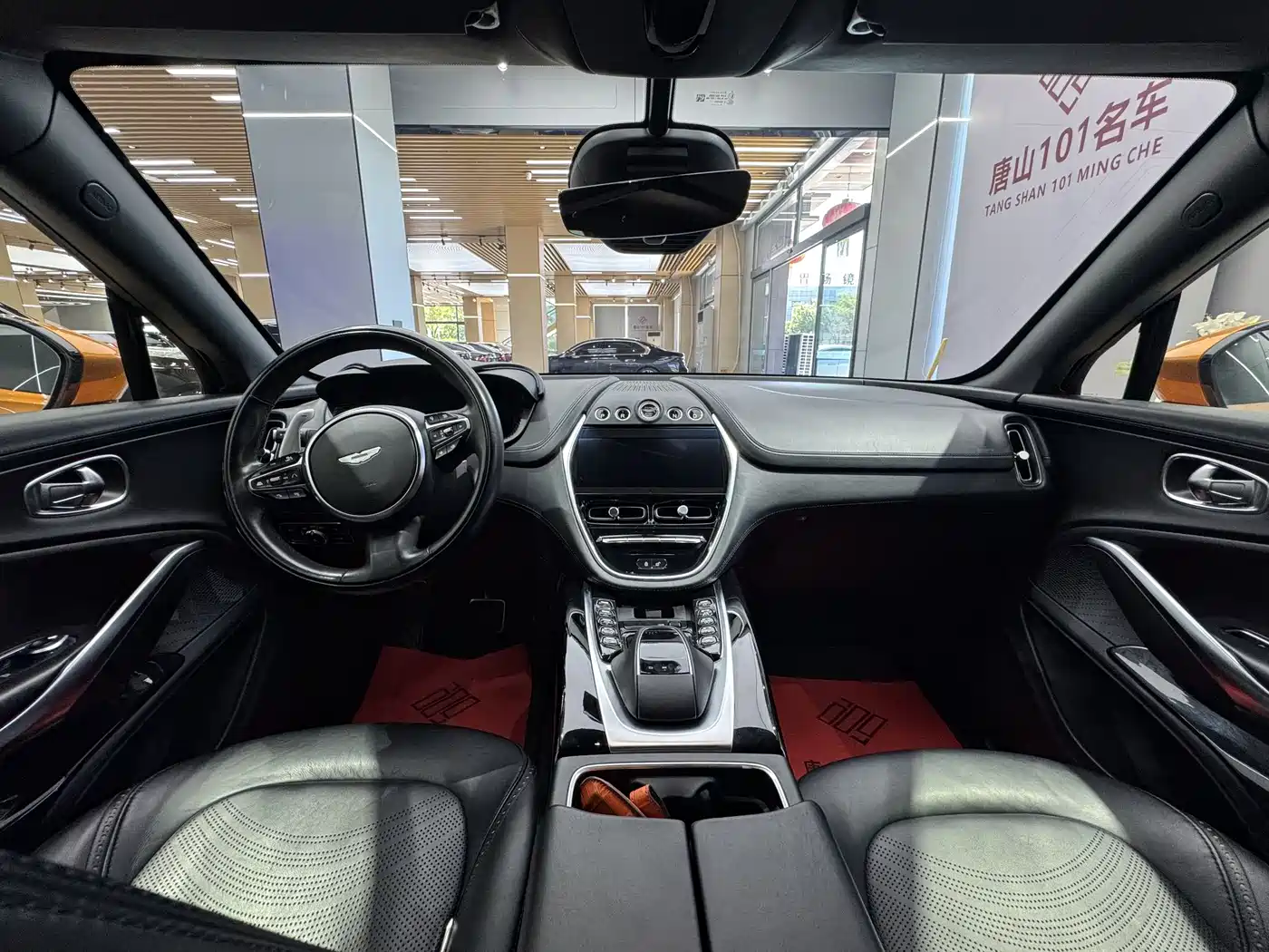 ASTON MARTIN DBX