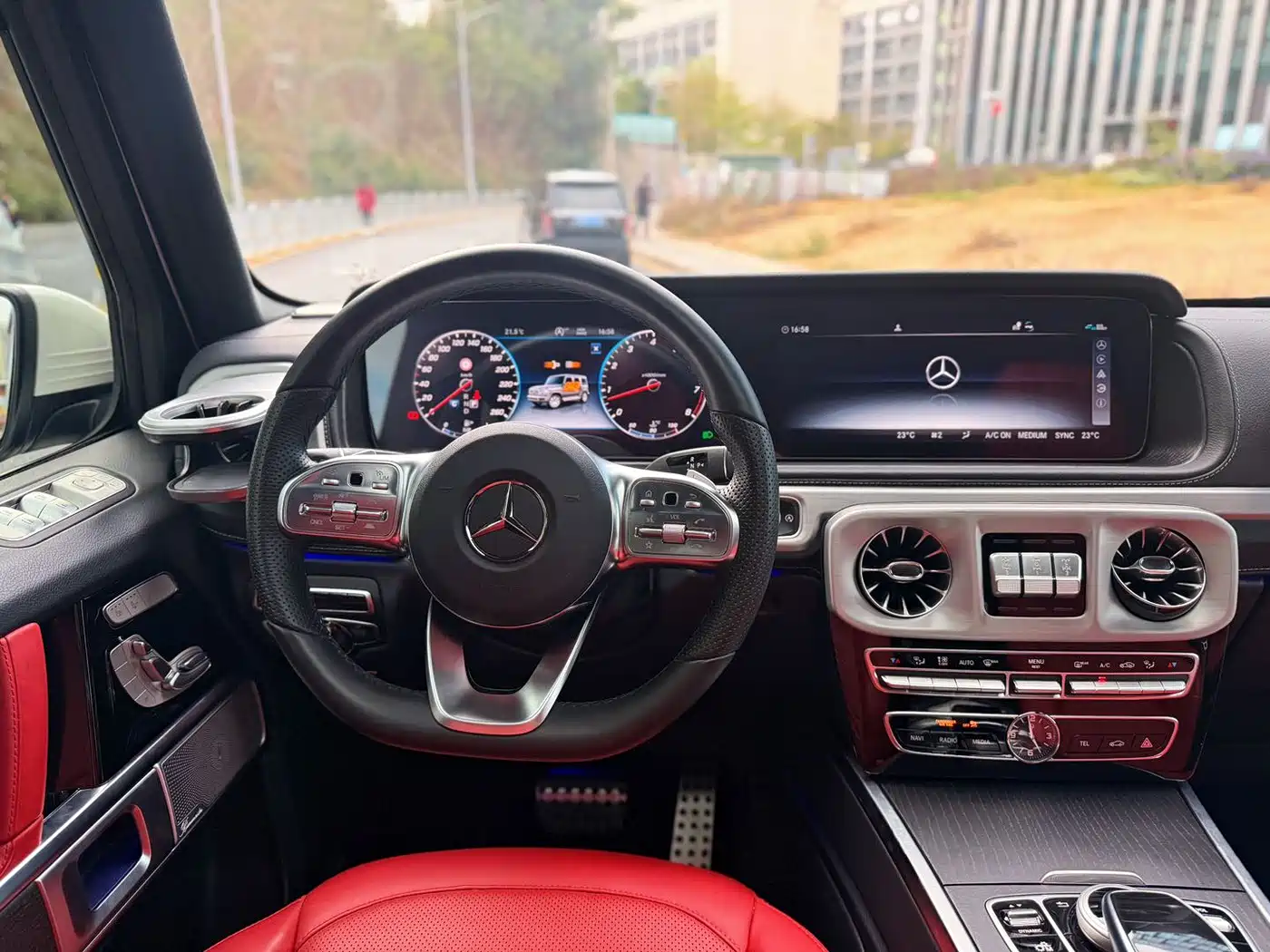 Mercedes-Benz G-Class 2024 G 500 фото 15