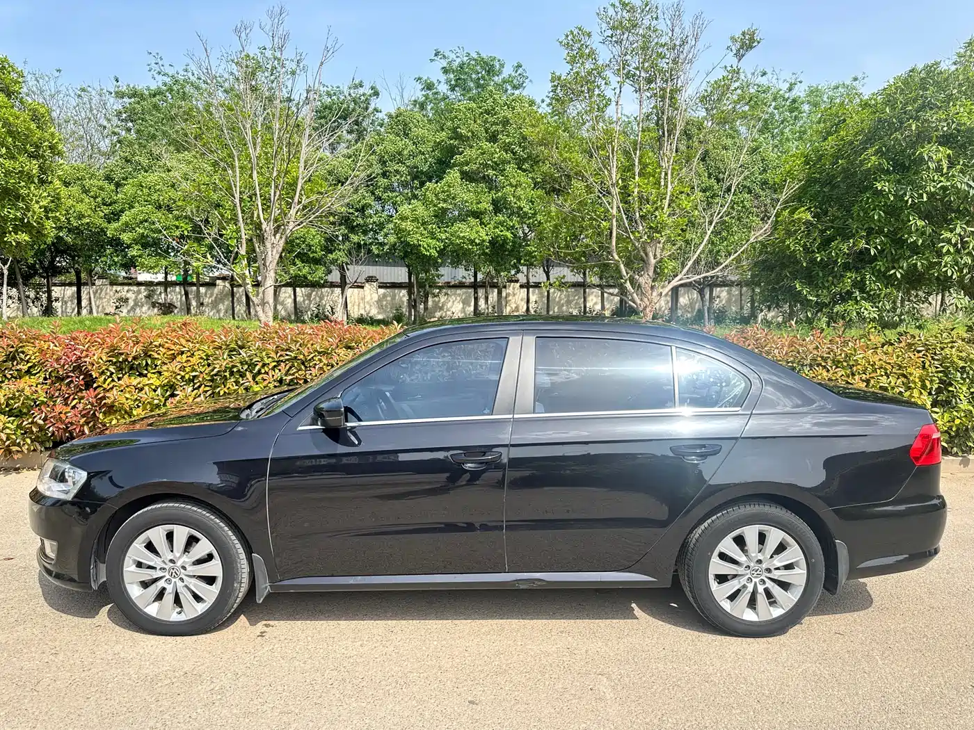 Volkswagen Lavida 2015 1.6L Automatic Comfort Edition фото 5