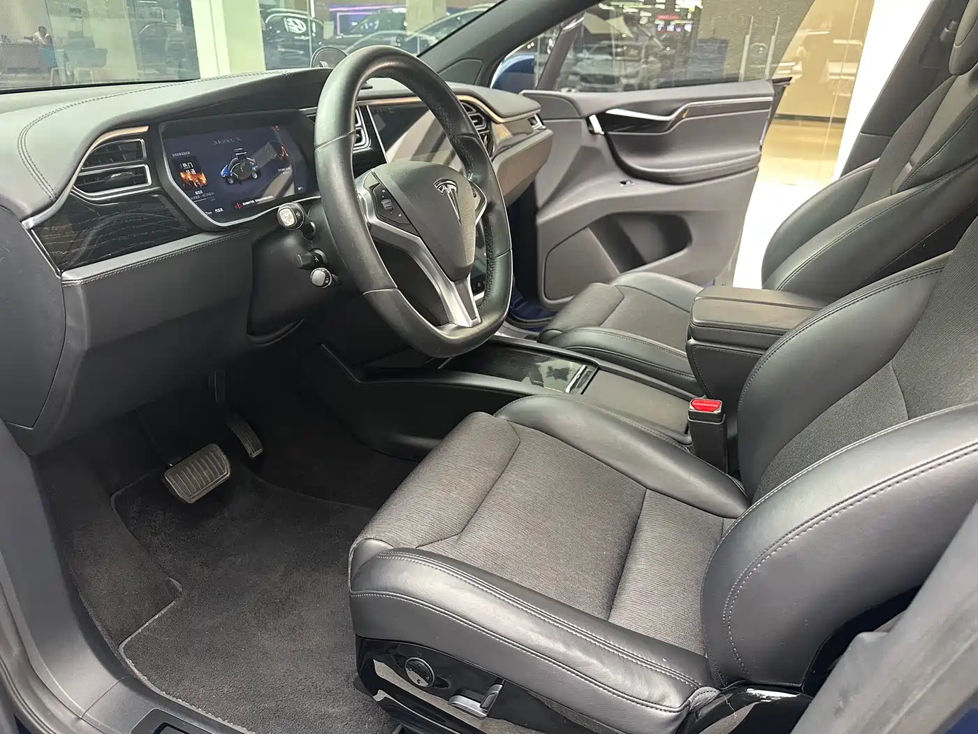 TESLA MODEL X