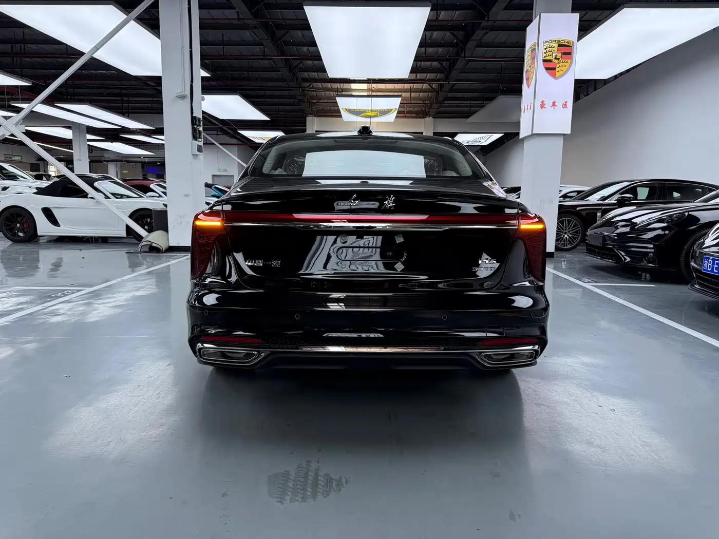 Hongqi H5 2025 1.5T DCT Flag Rhythm 500,000 Units Memorial Edition фото 16
