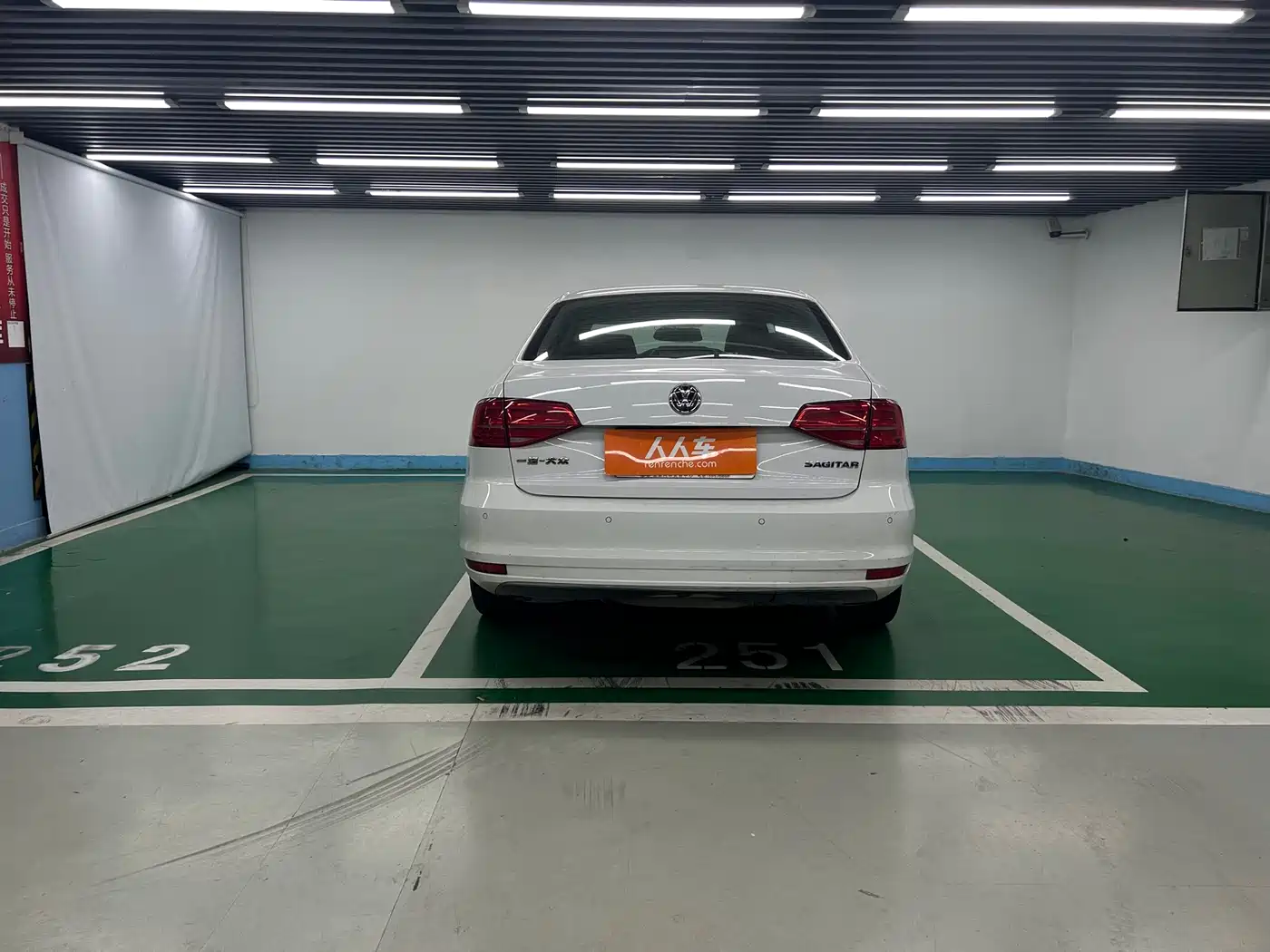 Volkswagen Sagitar 2015 1.6L Automatic Comfort фото 6