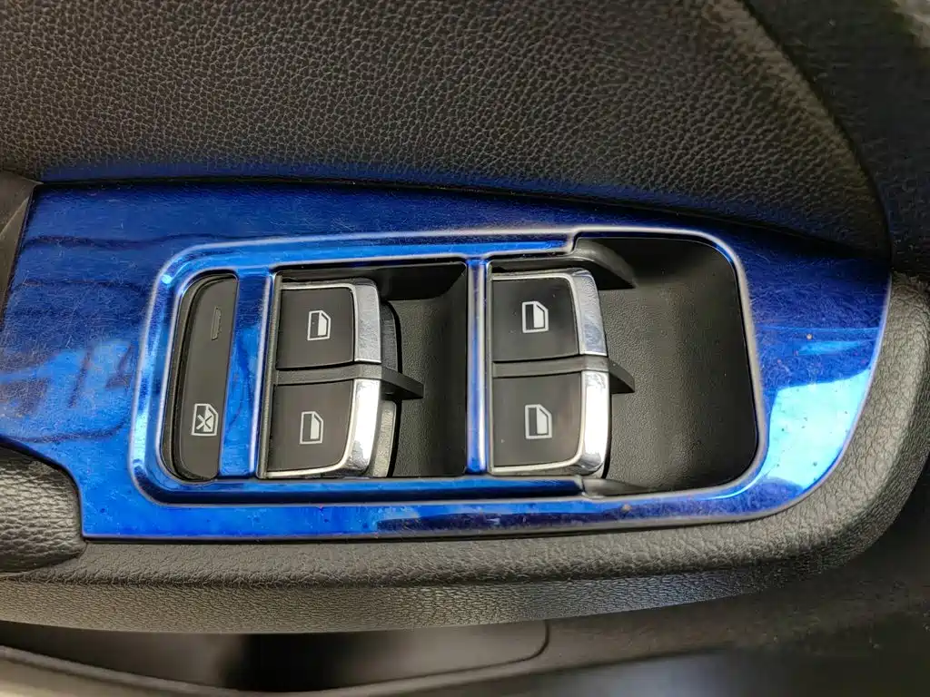 Фото 9 - Roewe RX5