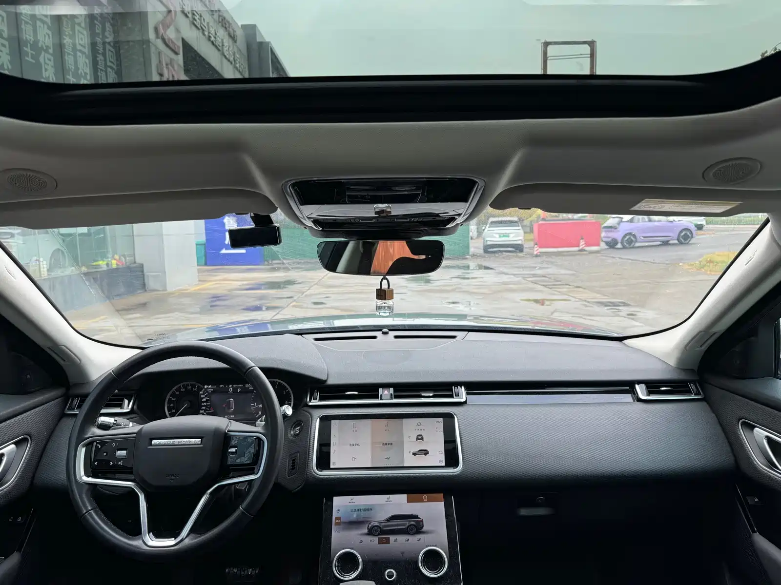 Photo 6 - Land Rover Range Rover Velar