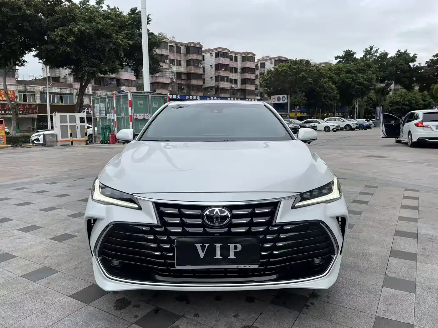 Toyota Avalon 2023 2.0L Premium Selection фото 2