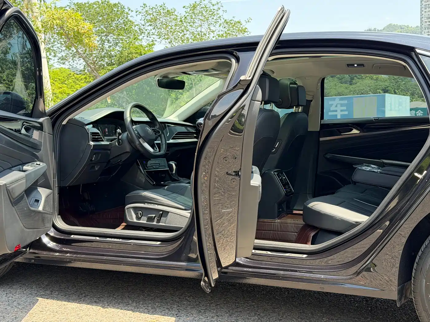 Volkswagen Passat 2022 330TSI Starlight Luxury Edition фото 13