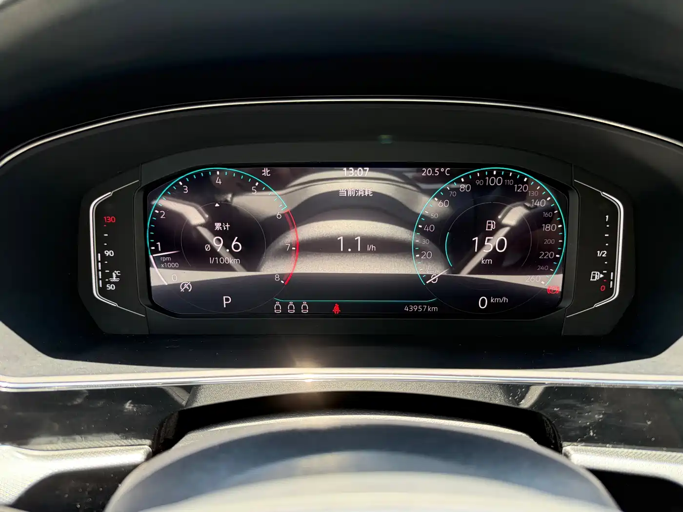 Volkswagen Passat 2022 330TSI Starlight Luxury Edition фото 18