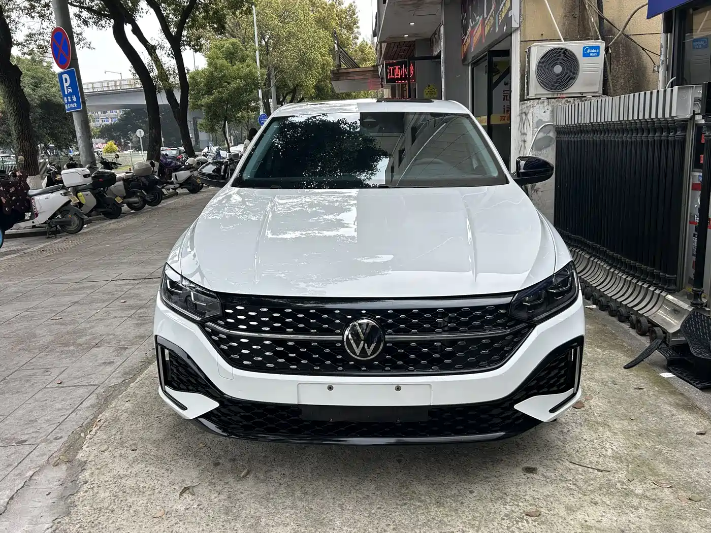 Volkswagen Lavida 2024 Model 300TSI DSG Starlight Full Comfort Edition фото 3