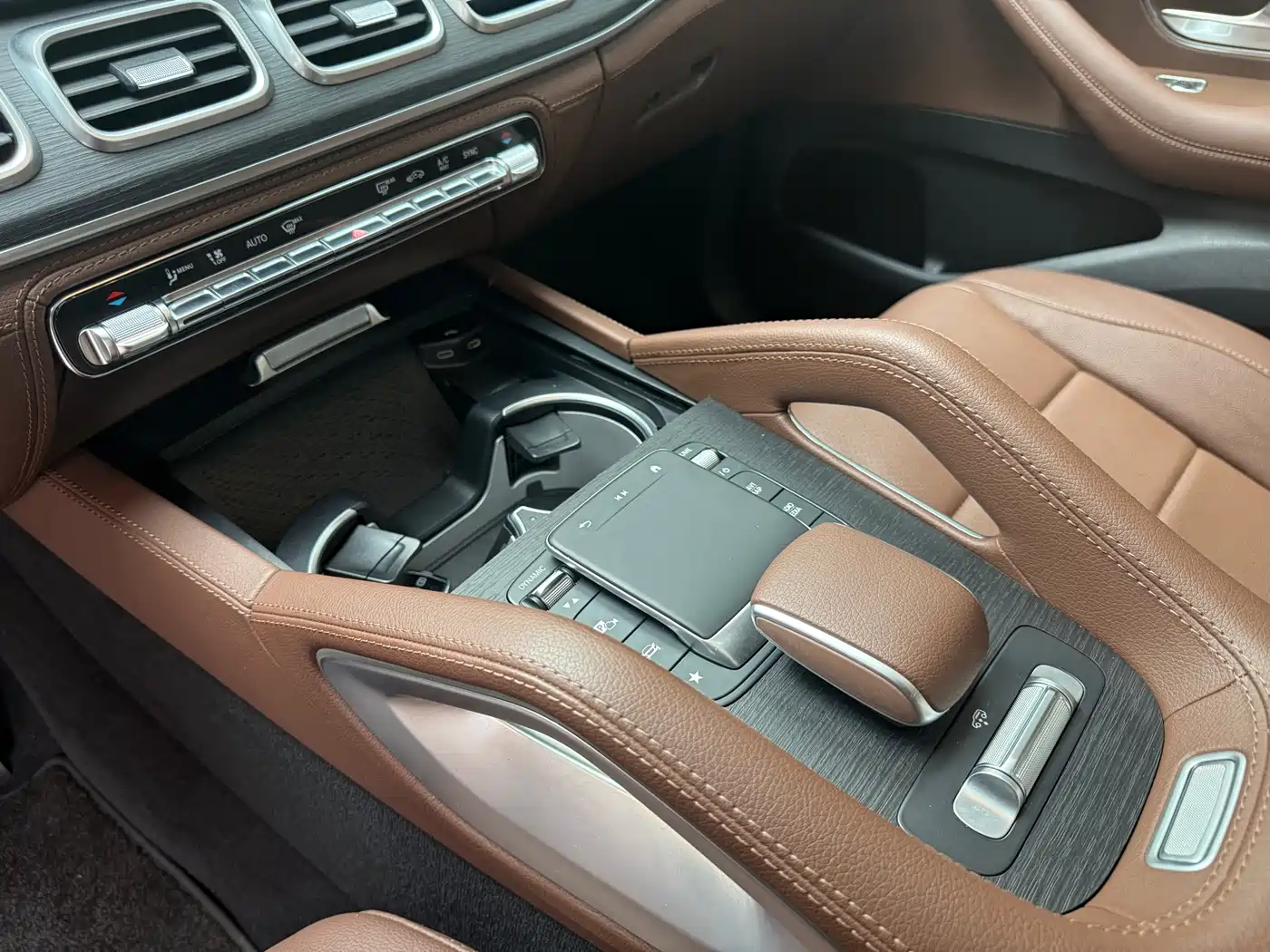 Mercedes-Benz GLS 2024 GLS 450 4MATIC Fashion Edition фото 16