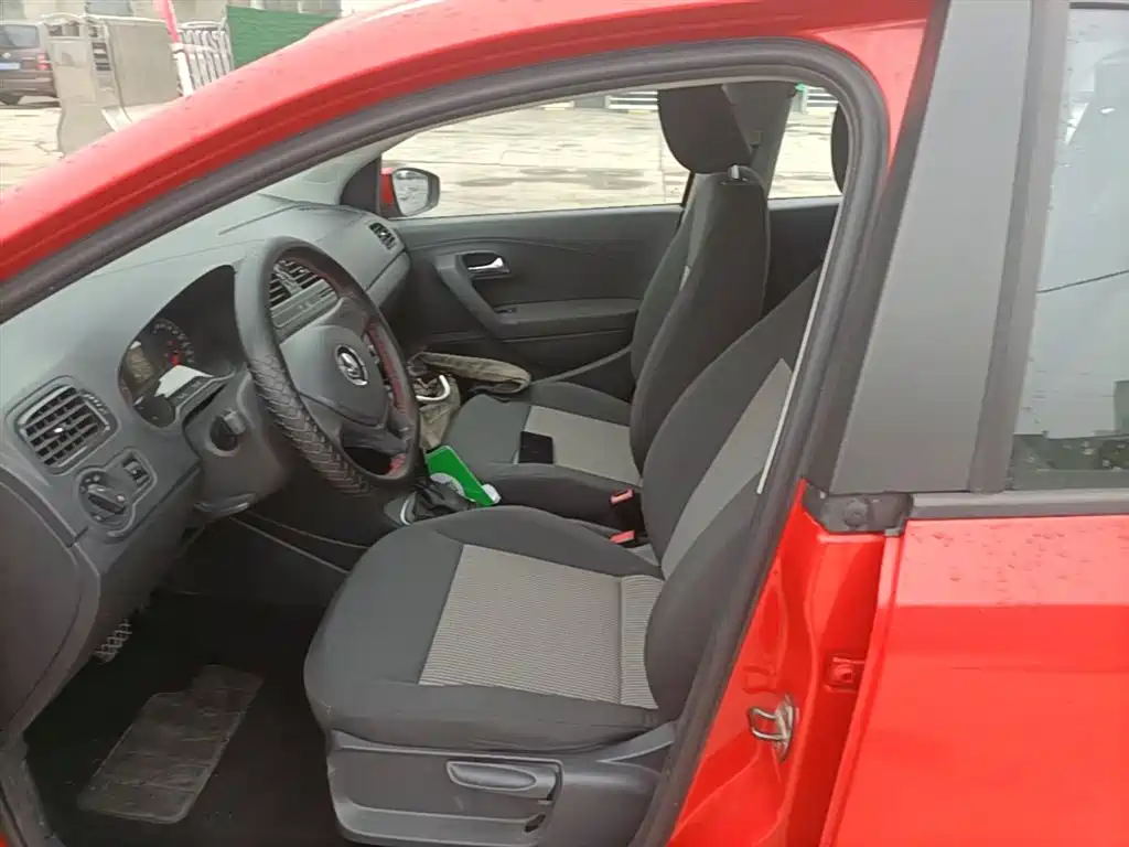 Volkswagen Polo 2016 1.4L Automatic Trend фото 15