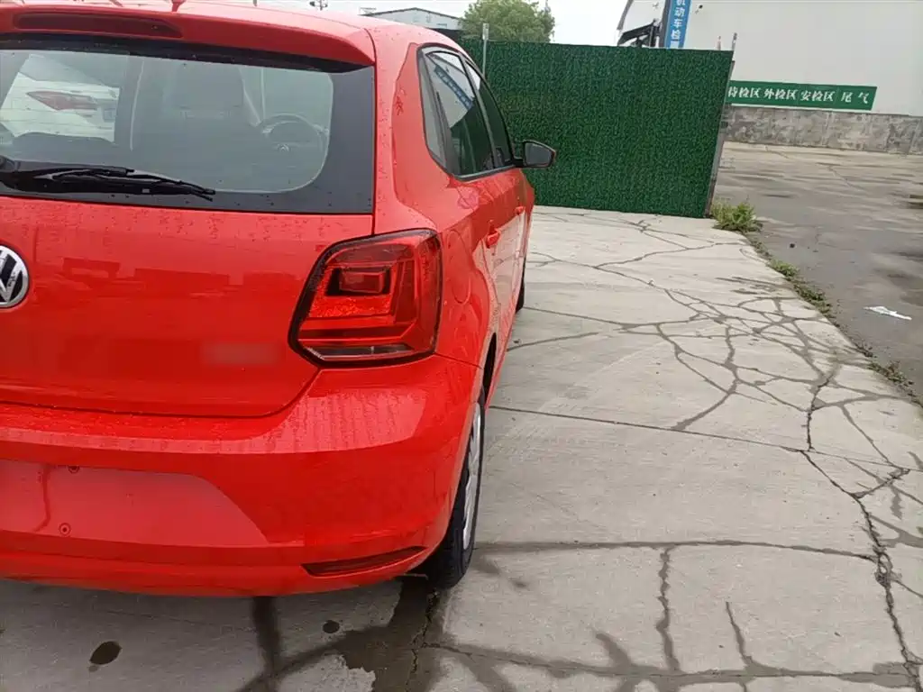 Volkswagen Polo 2016 1.4L Automatic Trend фото 8