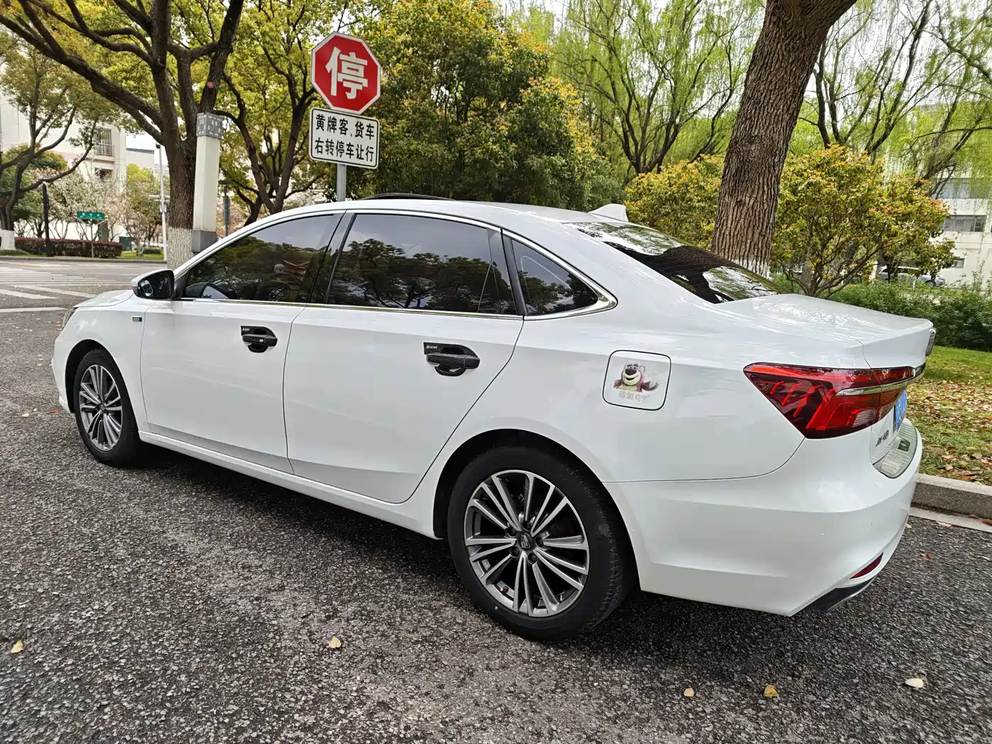 Фото 6 - Roewe i6