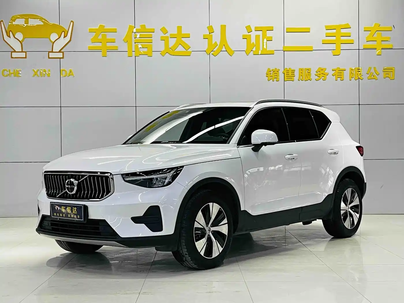 VOLVO XC40