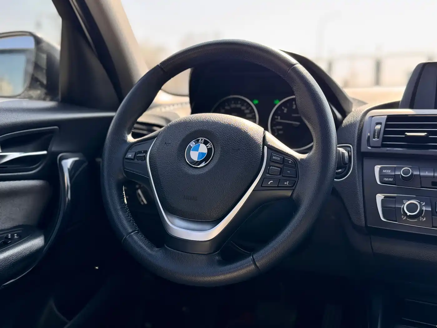 BMW 1 Series (Import) 2013 Facelift 116i Urban Model фото 16