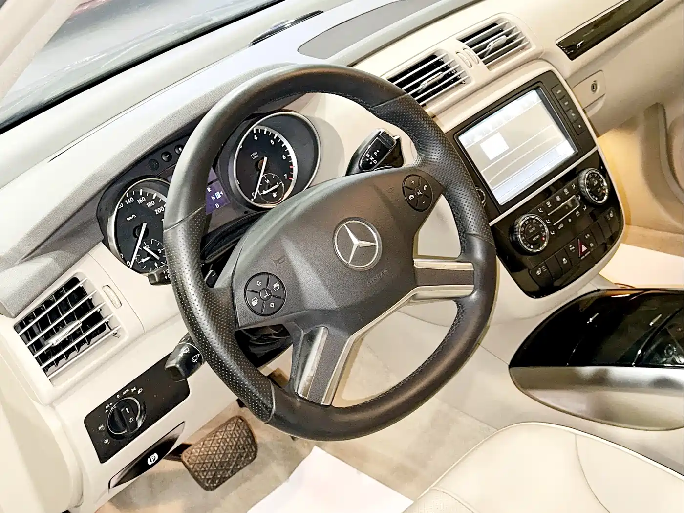 Mercedes-Benz R-Class 2017 R 320 4MATIC Luxury Collector's Edition фото 11