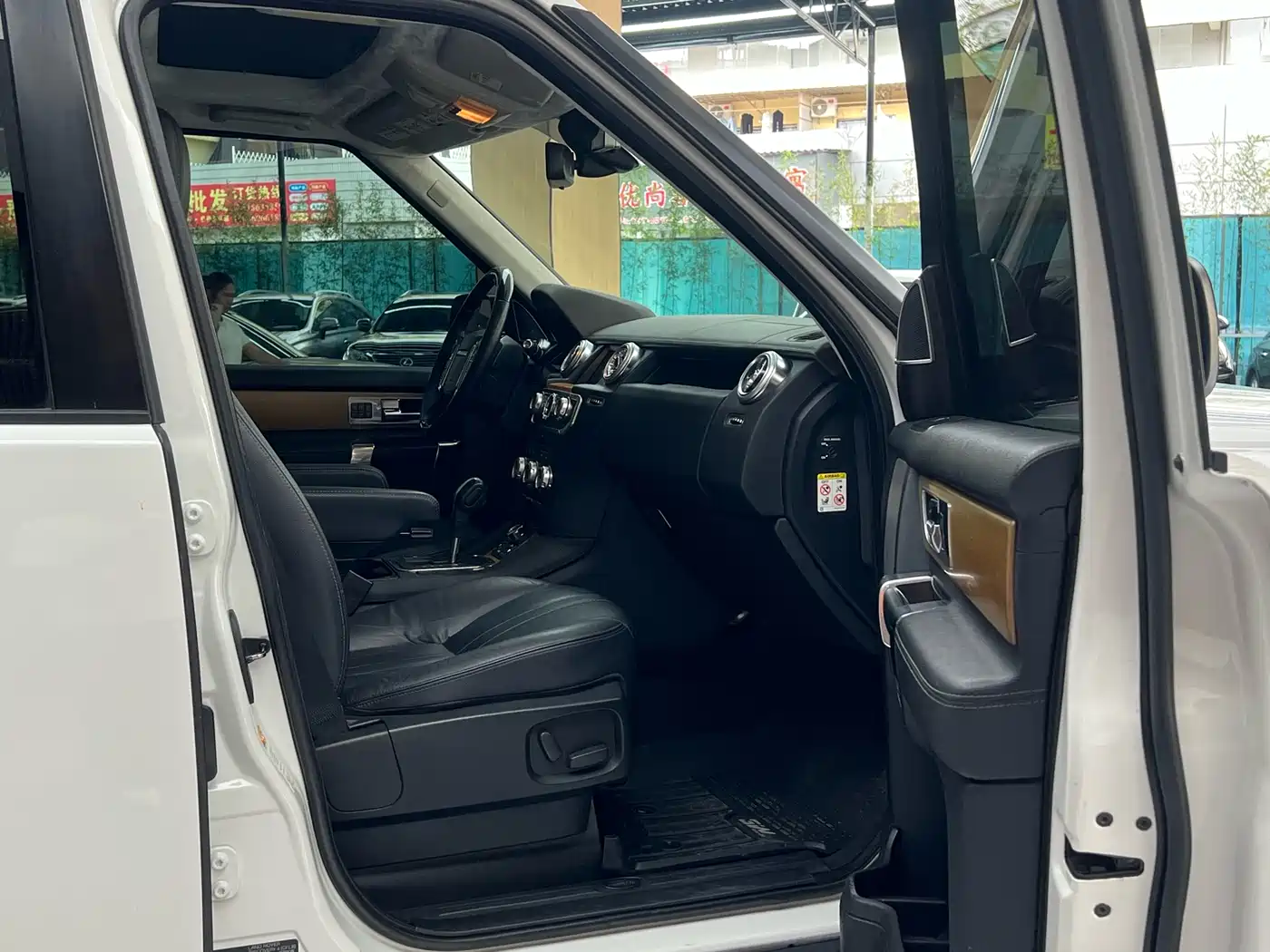 Land Rover Discovery 2012 5.0 V8 HSE фото 26
