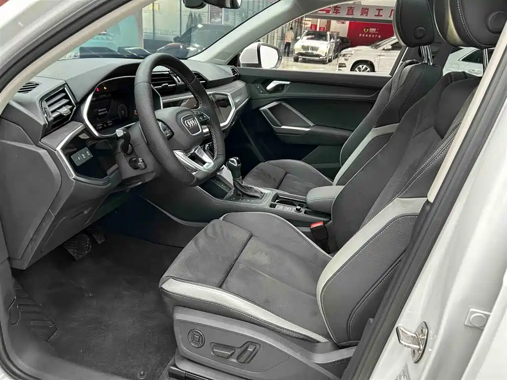 Audi Q3 2026 2023 35 TFSI Fashion Dynamic (1.4T)